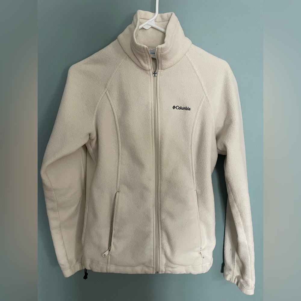 Cream Columbia Women’s Jacket. Size medium.